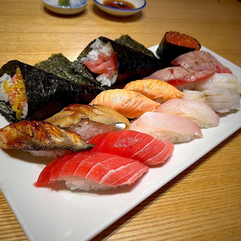 まぐろ中トロ、平目、炙りタコ、うなぎ、穴子、炙りサーモン、炙りまぐろ中トロ、いくら、まぐたく手巻、鉄火手巻(すし波奈　仙台パルコ店)