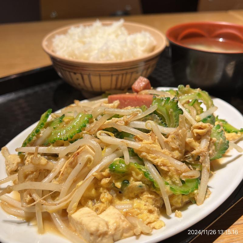 ゴーヤチャンプルー定食(ナンクルナイサ きばいやんせー テラススクエア神保町店)