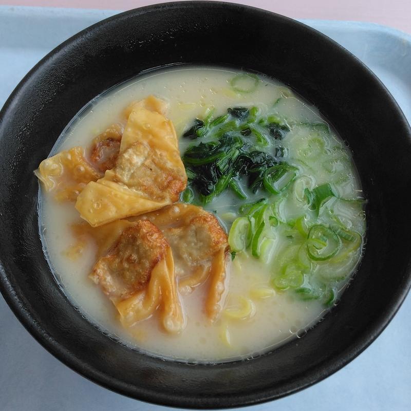 揚げワンタン麺(東京科学大学つばめ生協すずかけ台食堂)
