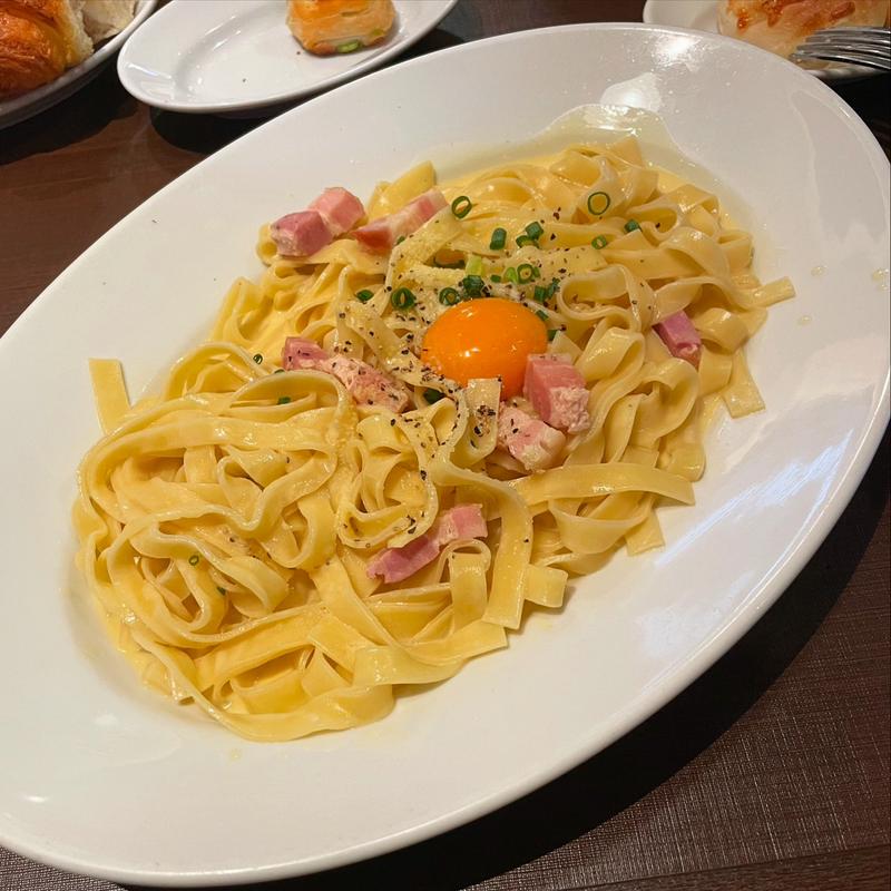 厚切りベーコンのカルボナーラ鎌倉風(鎌倉パスタ 横浜ワールドポーターズ店)