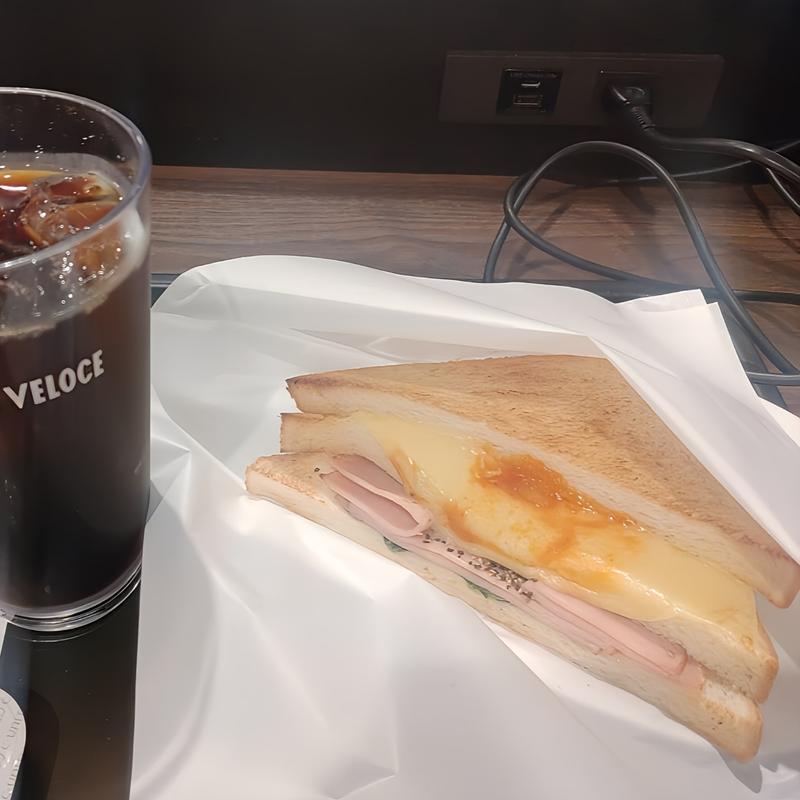 トーストサンド とろ～りチーズ＆ハム(カフェ·ベローチェ 博多大博通り店)