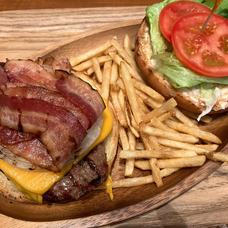 厚切りベーコンチーズバーガー(KUA`AINA ラゾーナ川崎店)