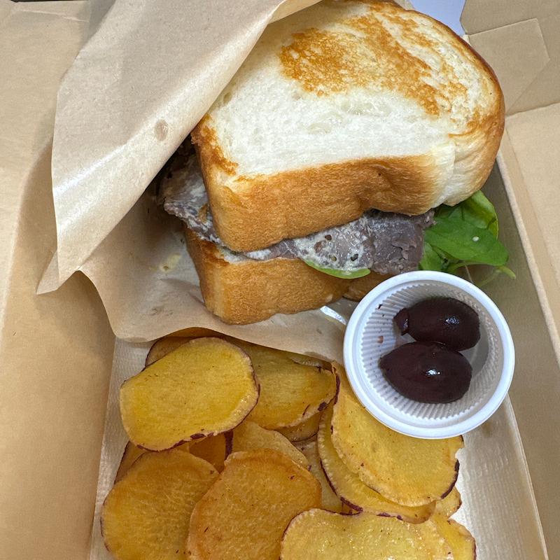 自家製ローストビーフのグリルサンド(DAIKANYAMA LOTUS 代官山ロータス)