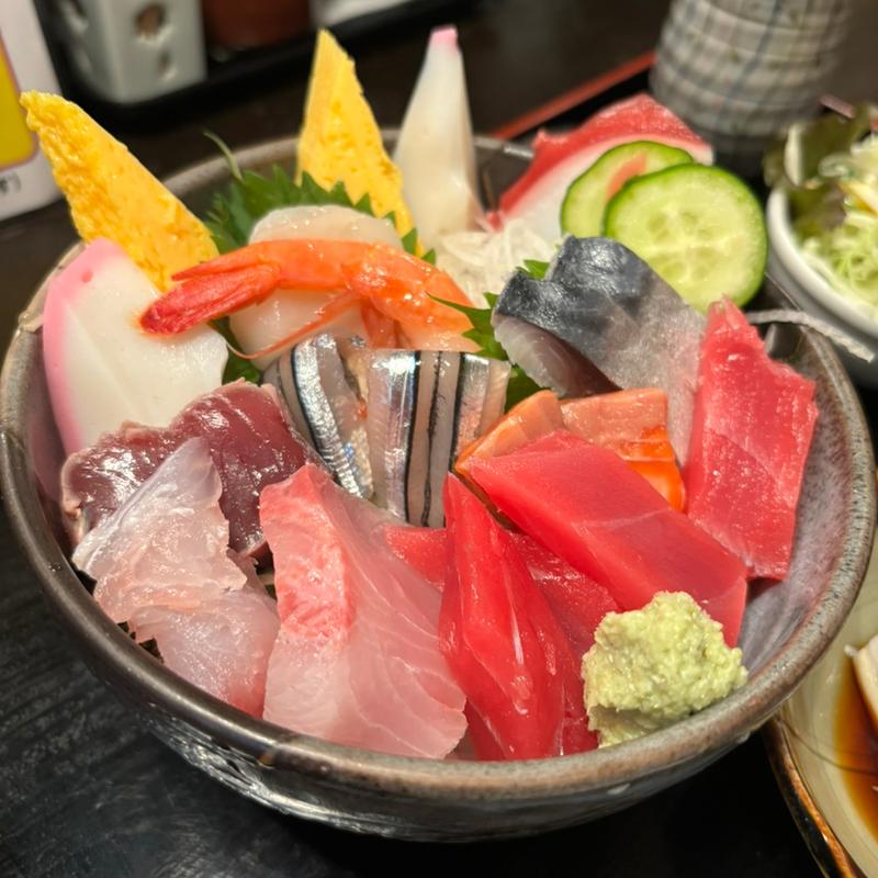 特上　海鮮丼(旬菜魚 いなだ)