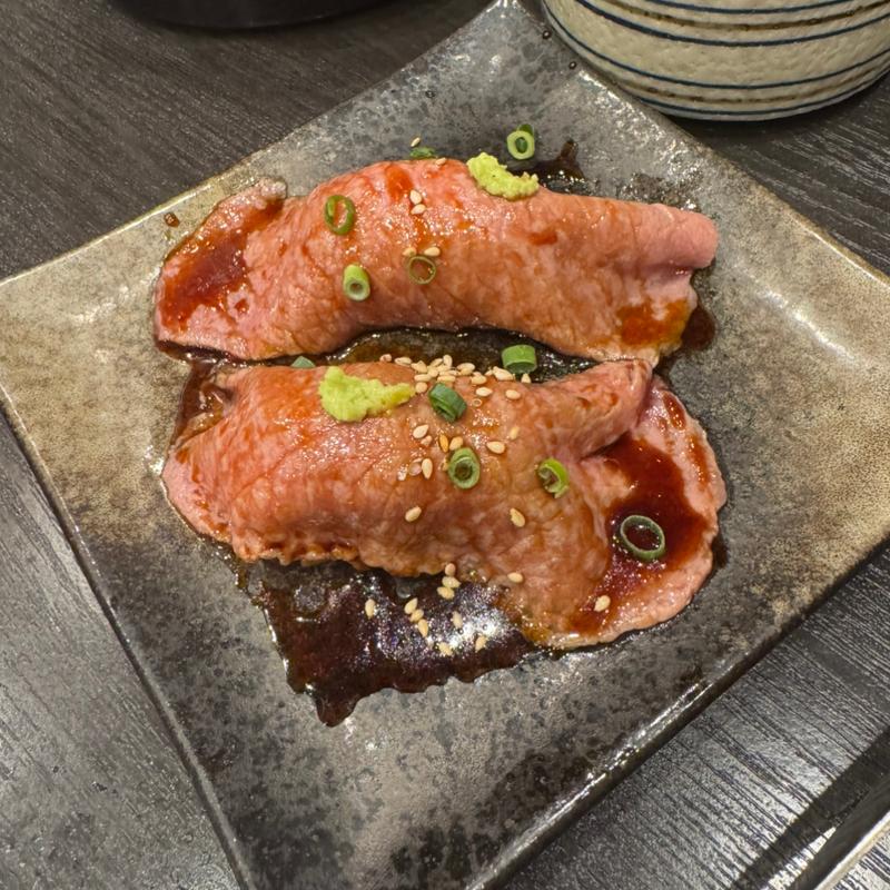 牛炙り握り(焼き肉家 そら)