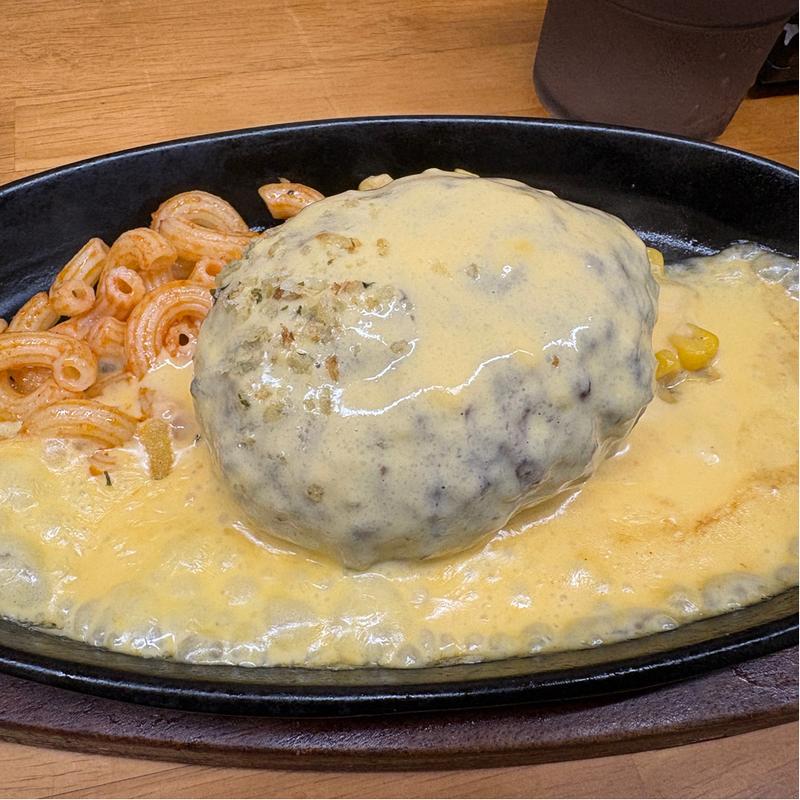 ハンバーグ（チーズソース）(ハンバーグレストランまつもと)