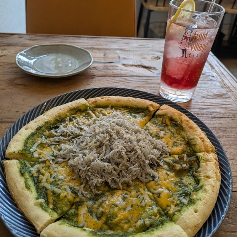 釜揚げしらすピザ(cafe＆diner フロントビレッジダイナー with Tokyo Japanino（トーキョージャパニーニ）)