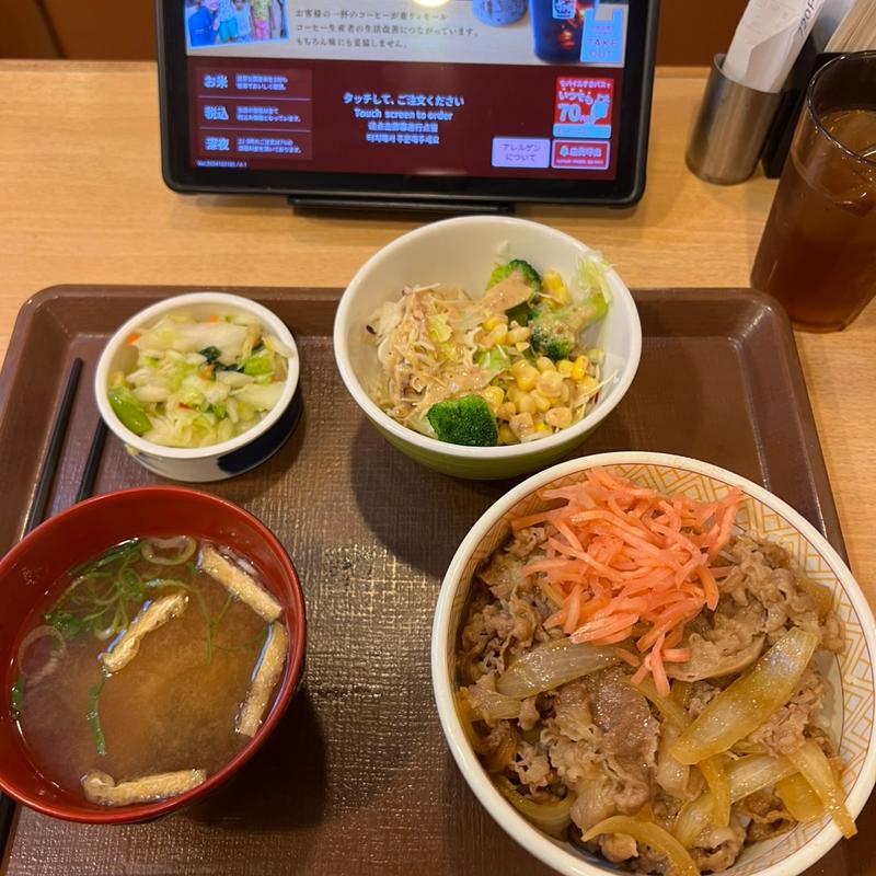牛丼みそ汁サラダセット　お新香(すき家 草加八幡店 )
