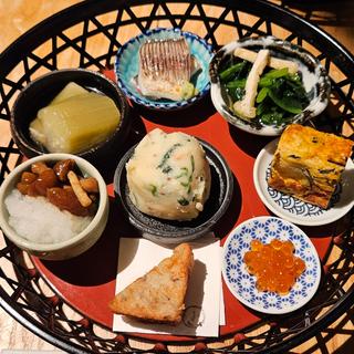 スモークサーモンとクレソンのポテサラ(酒 秀治郎)