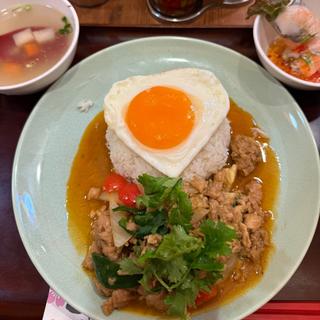 ガパオライス(インド・タイ料理レストラン 絆)