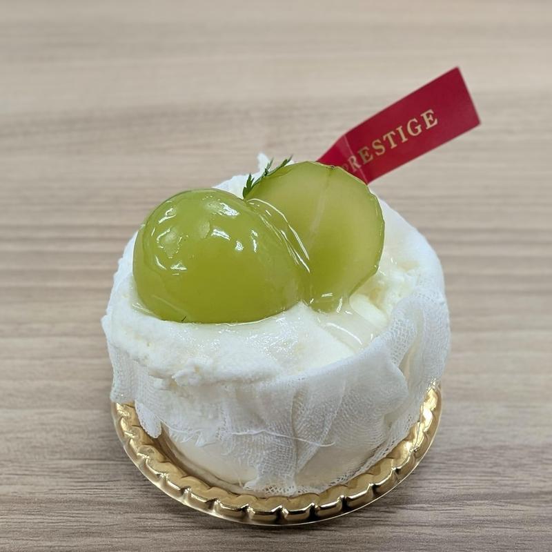 シャインマスカットのレアチーズケーキ(フロ プレステージュ 吉祥寺アトレ店)