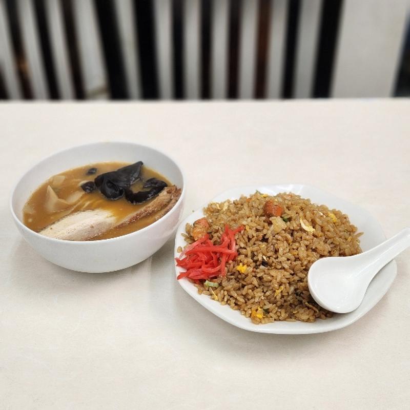 ハーフ中華そばとやきめし小セット(中華料理　大貫本店)