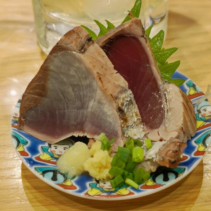 かつおの藁焼き(魚と酒はなたれ 野毛五番街店)