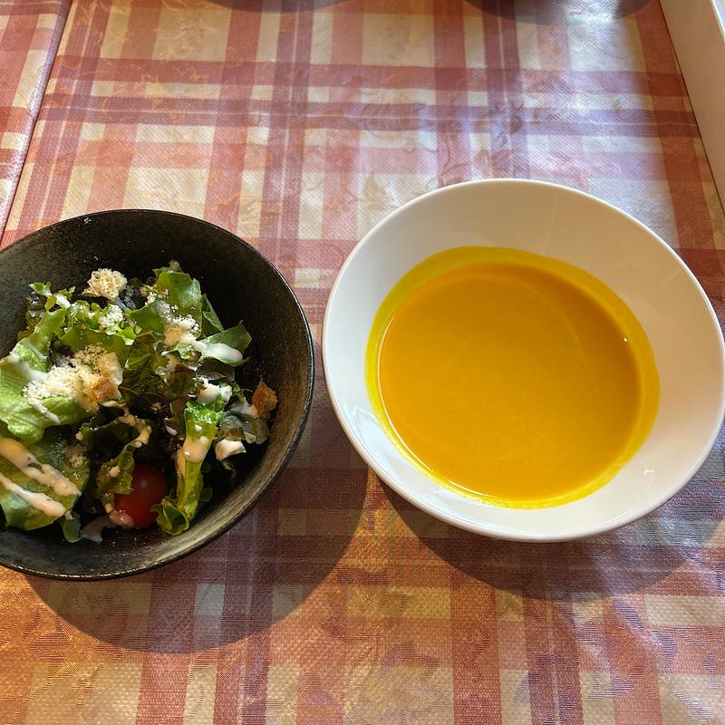 ランチサラダ　スープ(イタリア小皿料理 ヴォーノ)