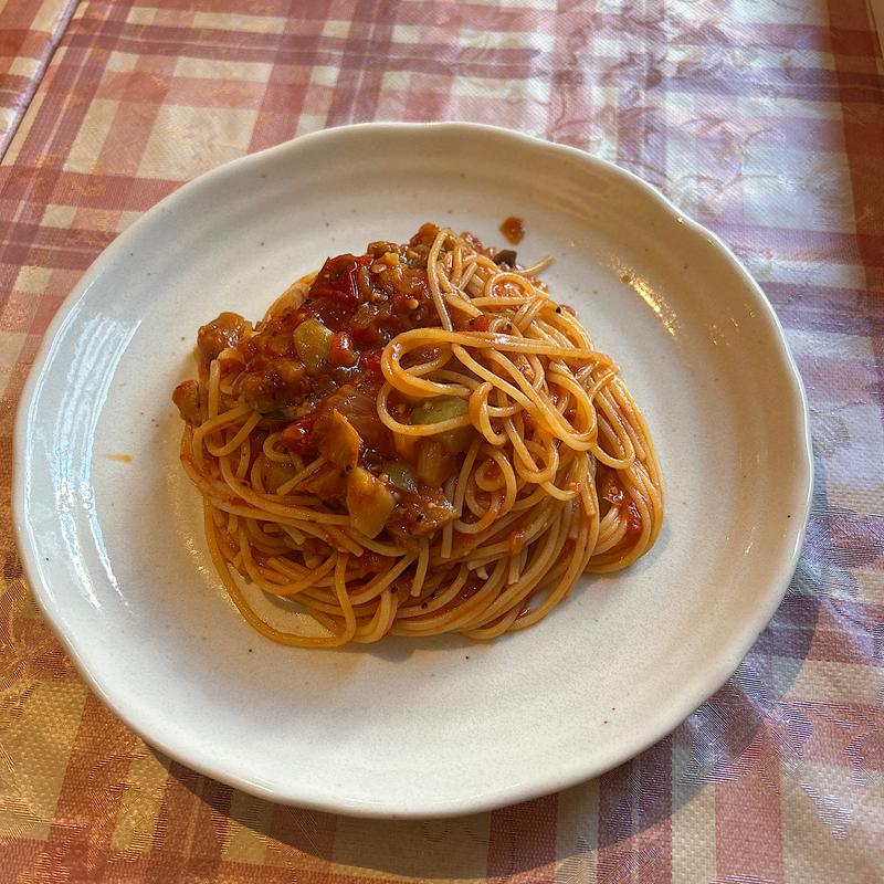 野菜のトマトソーススパゲティ(イタリア小皿料理 ヴォーノ)