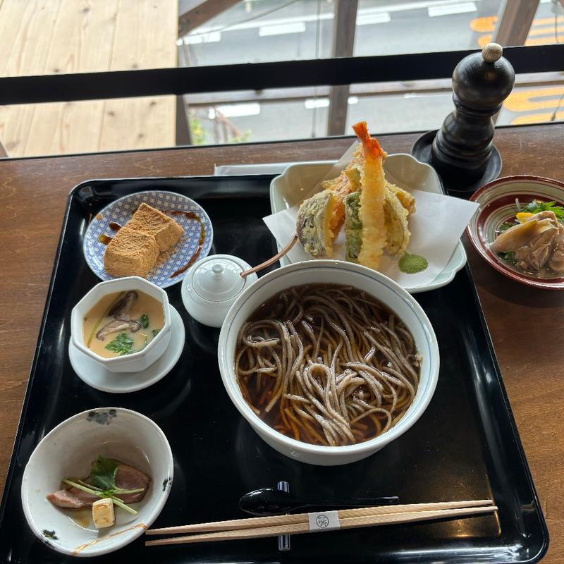 十割板そばと天ぷら盛り合わせ(鹿落堂（ししおちどう）)
