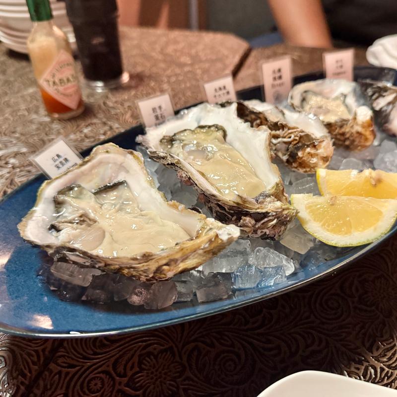 真牡蠣5種盛(Oyster Bar MABUI 広島駅前店)
