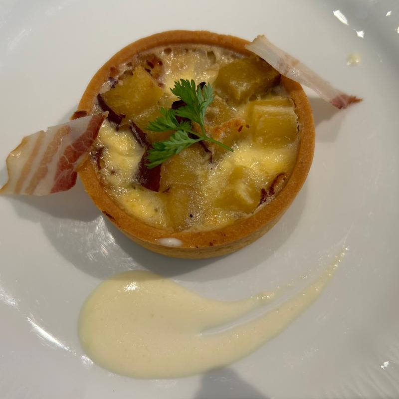 さつま芋とベーコンと玉ねぎのキッシュ(サバティーニ・ディ・フィレンツェ 東京店 （SABATINI di Firenze）)