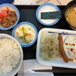 ソーセージエッグ牛皿定食