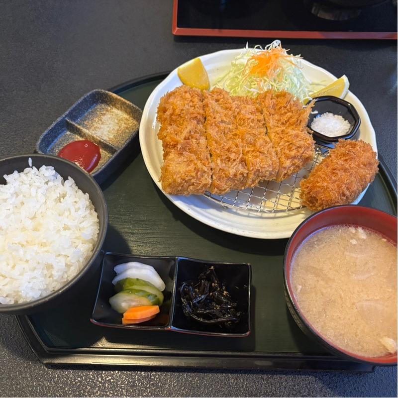 ヒレとカニクリームコロッケ定食（ライス大）(いなよし )