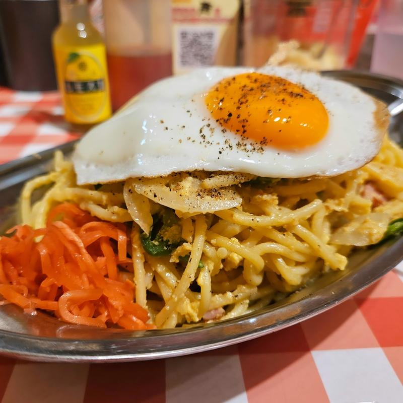 白ナポ 目玉焼きトッピング(スパゲッティーのパンチョ代々木店)