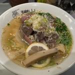厚切り牛タンの香味しおらーめん(中華蕎麦 瑞山)