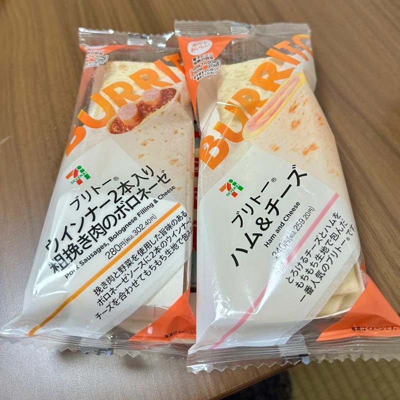 ブリトー ウインナー2本入り粗挽き肉のボロネーゼ、ハム＆チーズ(セブン-イレブン 墨田八広南店)