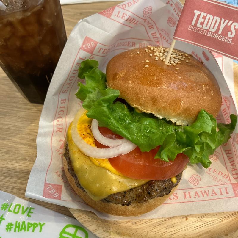 チェダーチーズプレミアムバーガー(テディーズ ビガーバーガー 横浜ワールドポーターズ店)