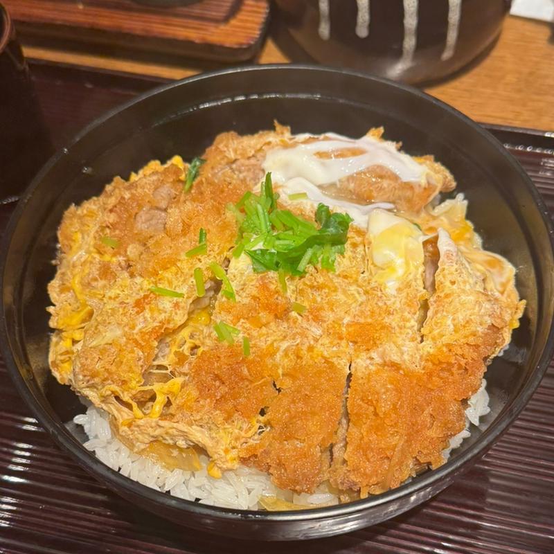 三元豚のロースカツ丼(季節料理・とんかつ ふみぜん 虎ノ門店)