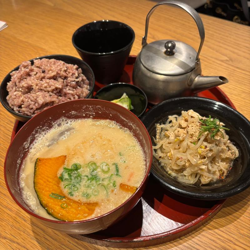 たっぷり根菜の豆乳豚汁(24/7 café apartment 有楽町)