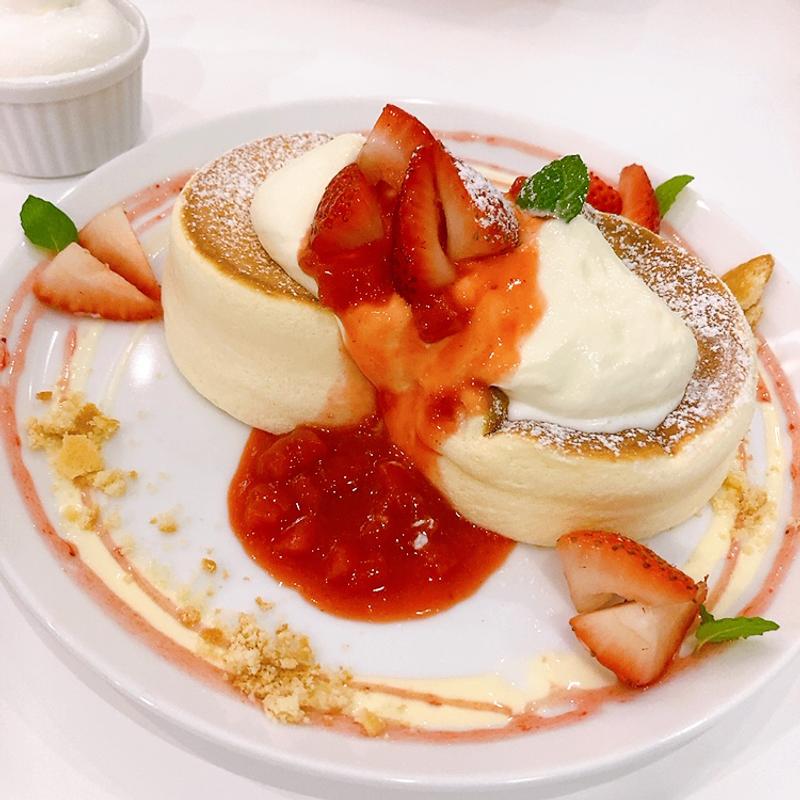 こぼれ苺のパンケーキ(cafeRob 広島宇品店)