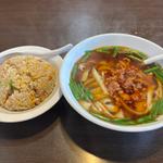 台湾刀削麺とにんにく炒飯(盛龍)