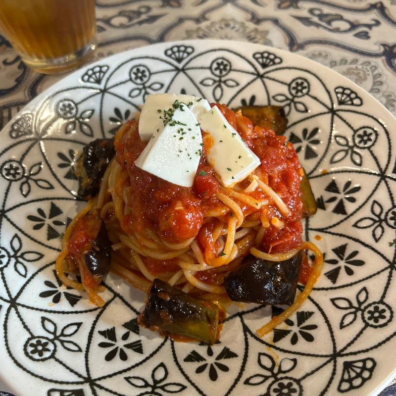 本日のパスタ ナスとモッツァレラチーズのトマトソース(パスタ屋小島)