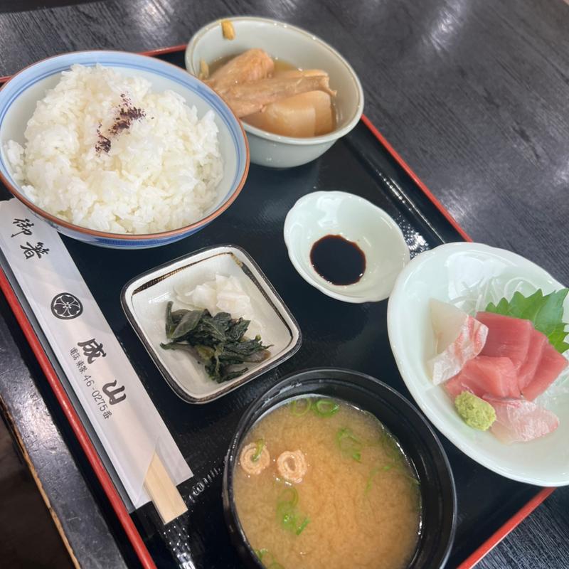 日 日替わり定食 刺身(お食事処　成山 （ナルヤマ）)