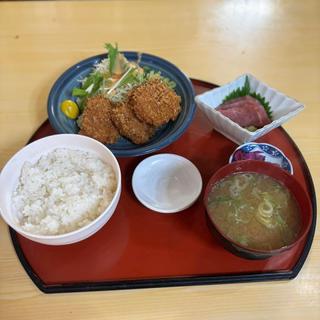 ヒレカツとまぐろ刺身定食(多満利屋きらく)