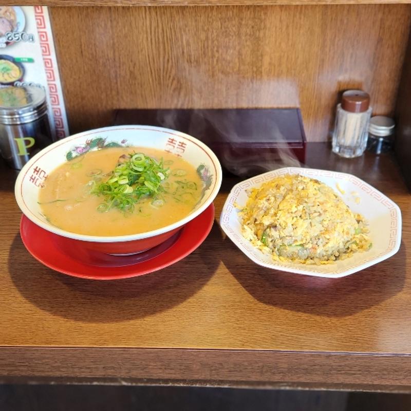 こってり背脂中華そば
半チャンセット(中華そば 花京 天六店)