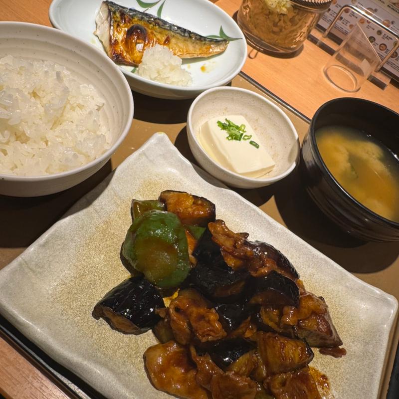 なす味噌と焼き魚の定食(やよい軒 横須賀大滝町店)
