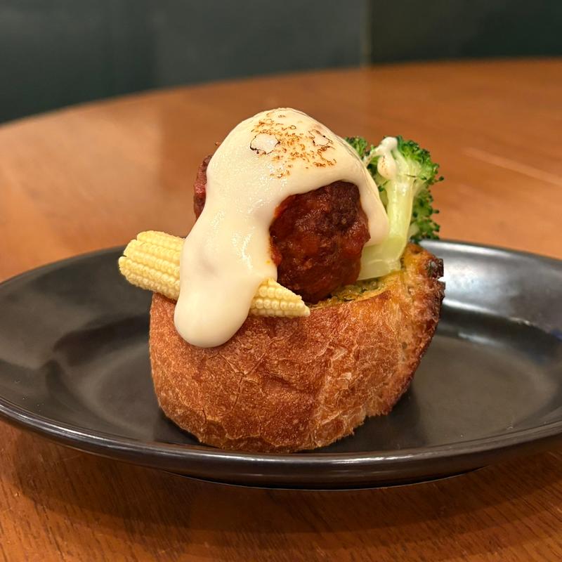 スペインミート ボールと焼チーズ(バル・リカ・セルヴェッサ)