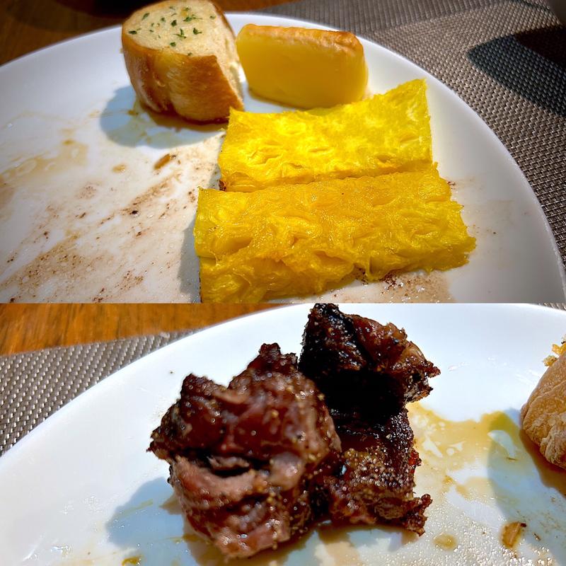 ガーリックトースト、焼きチーズ、アバカシ、ペッパーステーキ(シュラスコレストラン カレンドゥラ)