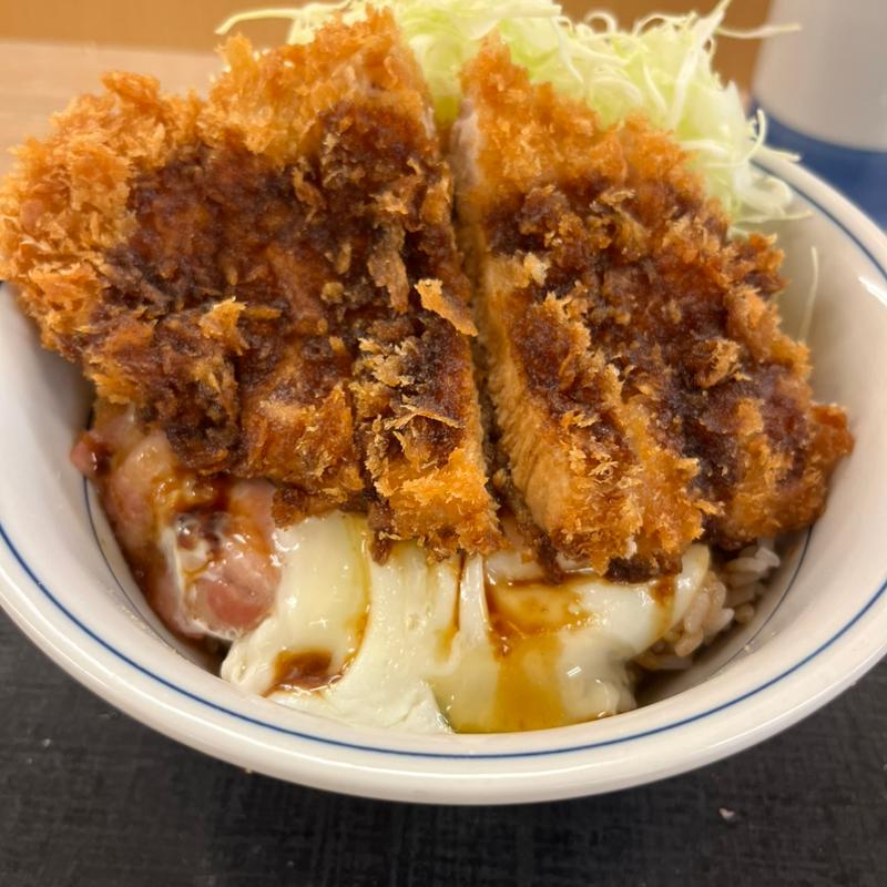 ベーコンエッグソースカツ丼(かつや 新宿南口店 )
