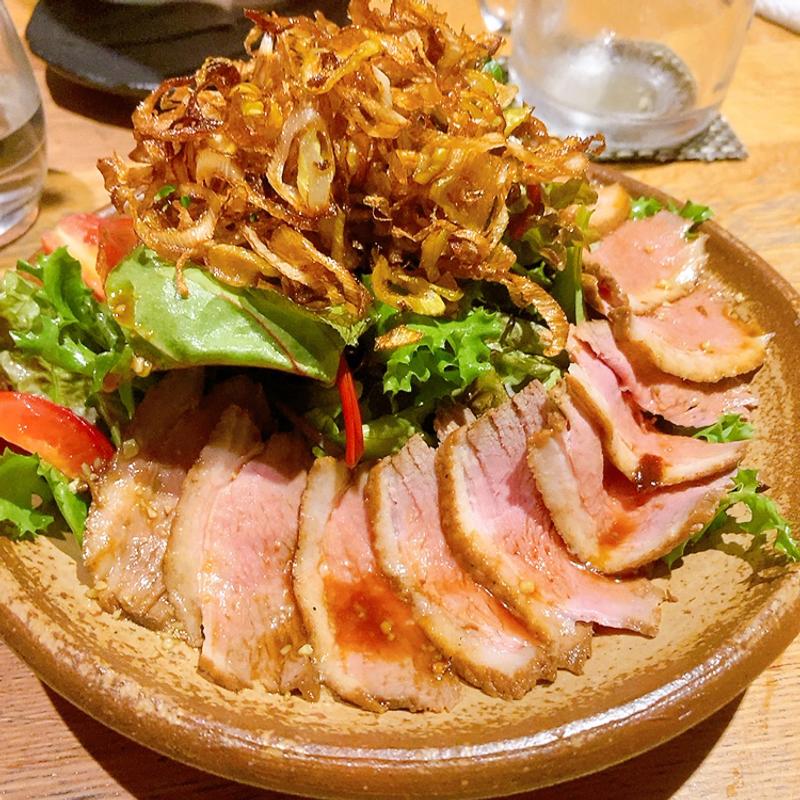 合鴨と白葱のサラダ(和食酒家 あんべぇ)