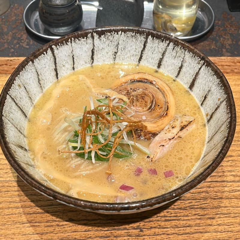 濃厚 鶏白湯(メンヤ ニュークラシック)