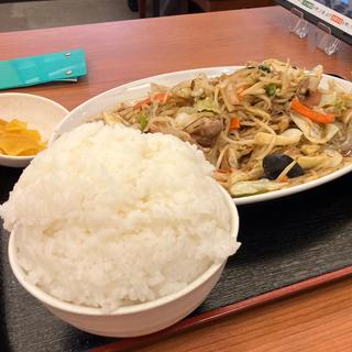 鬼盛！肉野菜炒め定食 もっこり盛(大衆食堂 定食のまる大 多摩センター店)