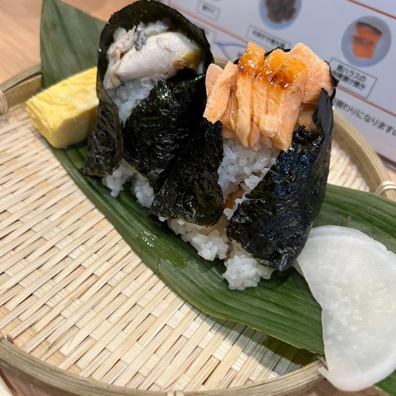 おにぎり(焼き鯖＋味噌漬け鮭ハラミ)(美食割烹 孫市)