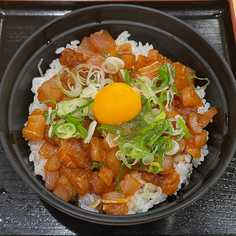 鮪たたき丼(鮪小屋本店 サンロード店 （まぐろごやほんてん）)