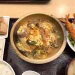 日替わりランチ　牛肉と野菜の卵とじとエビフライ(絆 旬の肴と和み酒場)