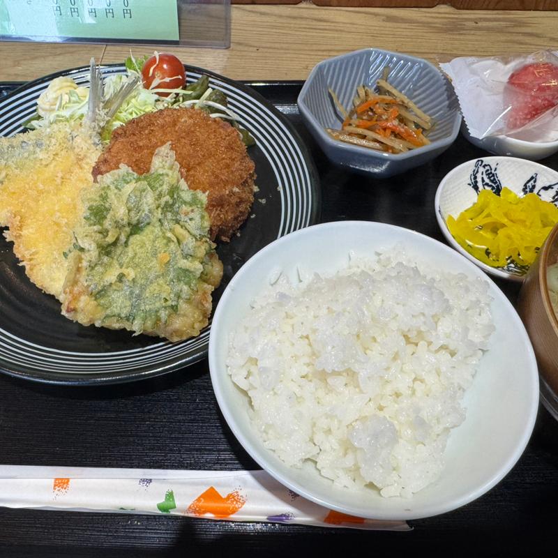 ミックスフライ定食(お食事処かなや)