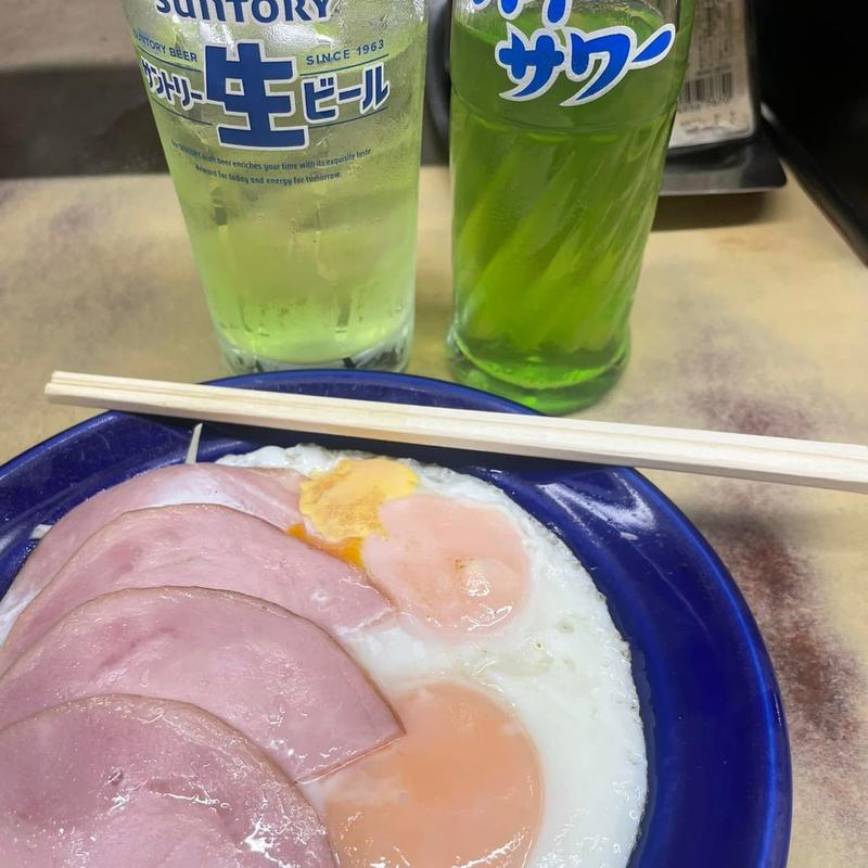 ハムエッグ 青りんごサワーサワー(信濃路 鶯谷店)