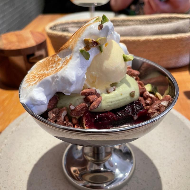 チェリーとピスタチオのパフェ(プレイン)