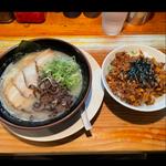 清水屋ラーメン　ちゃーしゅーめし